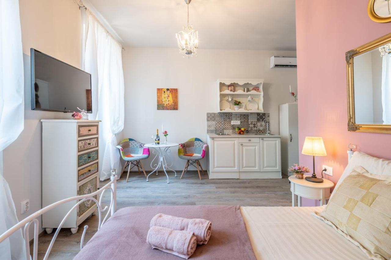 Old City Romantic Studios 4 With Free Private Parking PUY Exterior foto