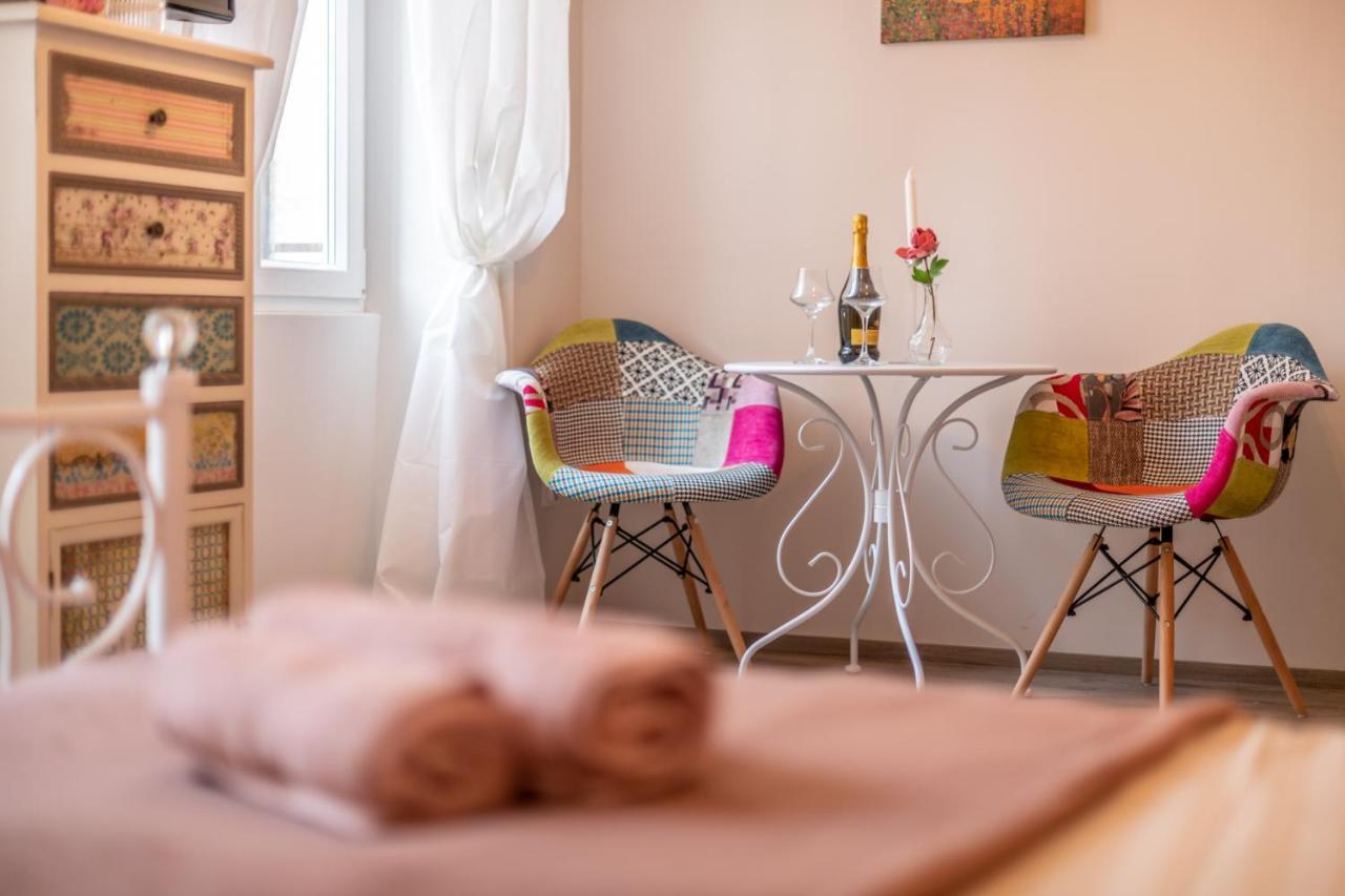 Old City Romantic Studios 4 With Free Private Parking PUY Exterior foto