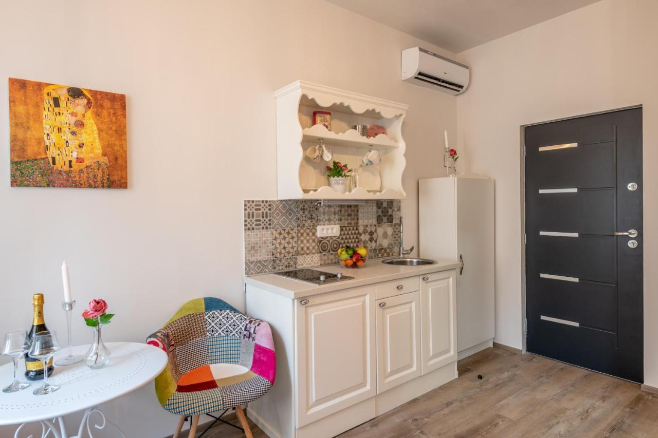 Old City Romantic Studios 4 With Free Private Parking PUY Exterior foto